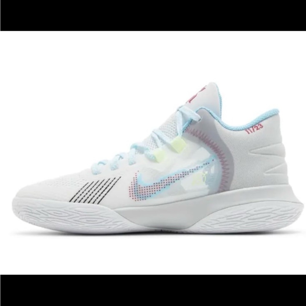 NWOT Nike 2022
Kyrie Flytrap 5 GS 'White Blue Chill'